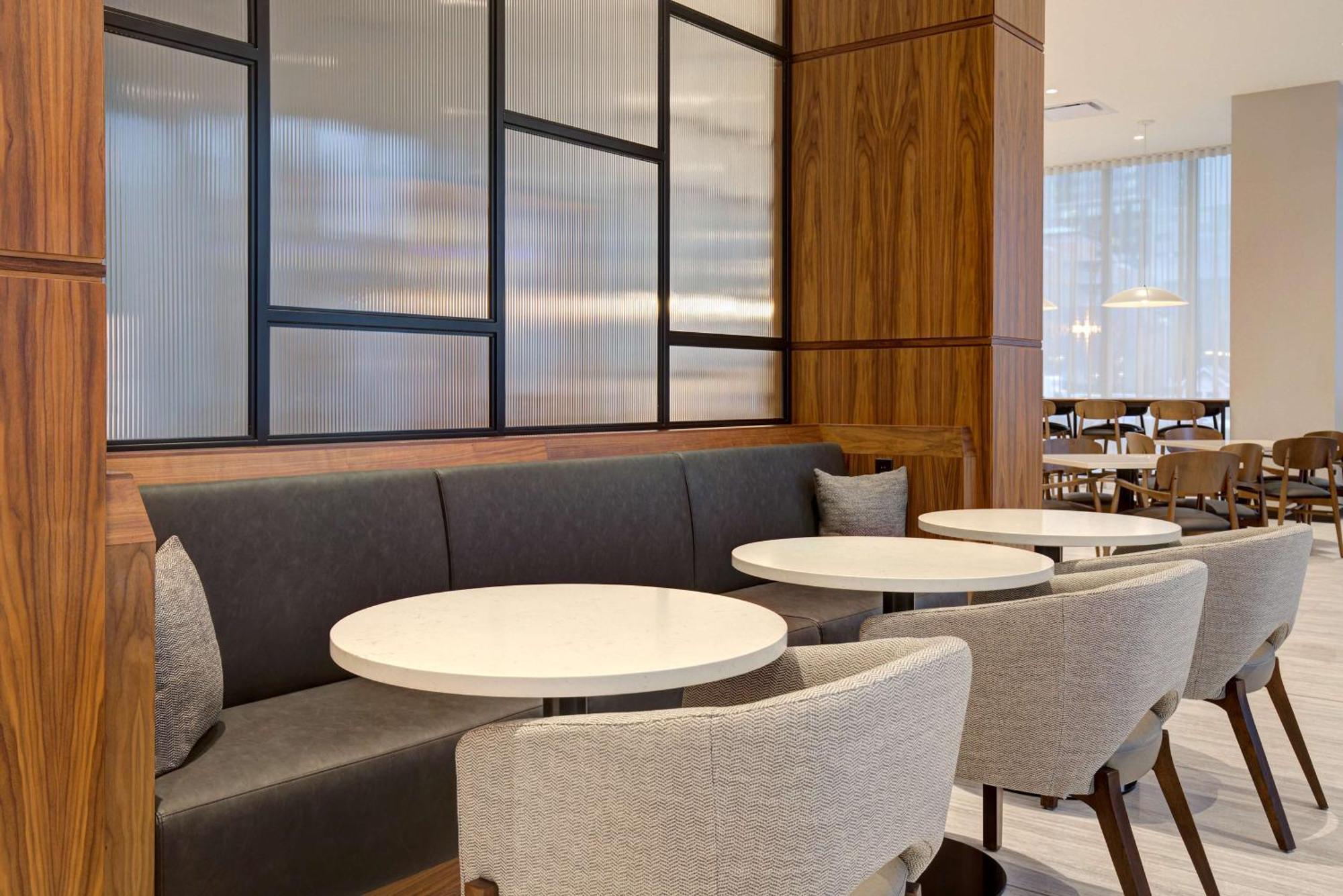 Hampton Inn Montreal Downtown, Qc Esterno foto
