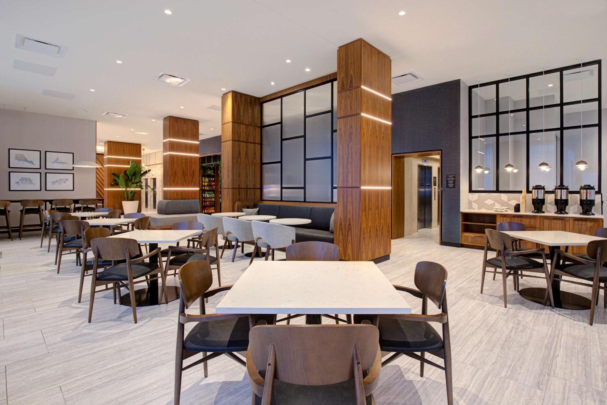 Hampton Inn Montreal Downtown, Qc Esterno foto