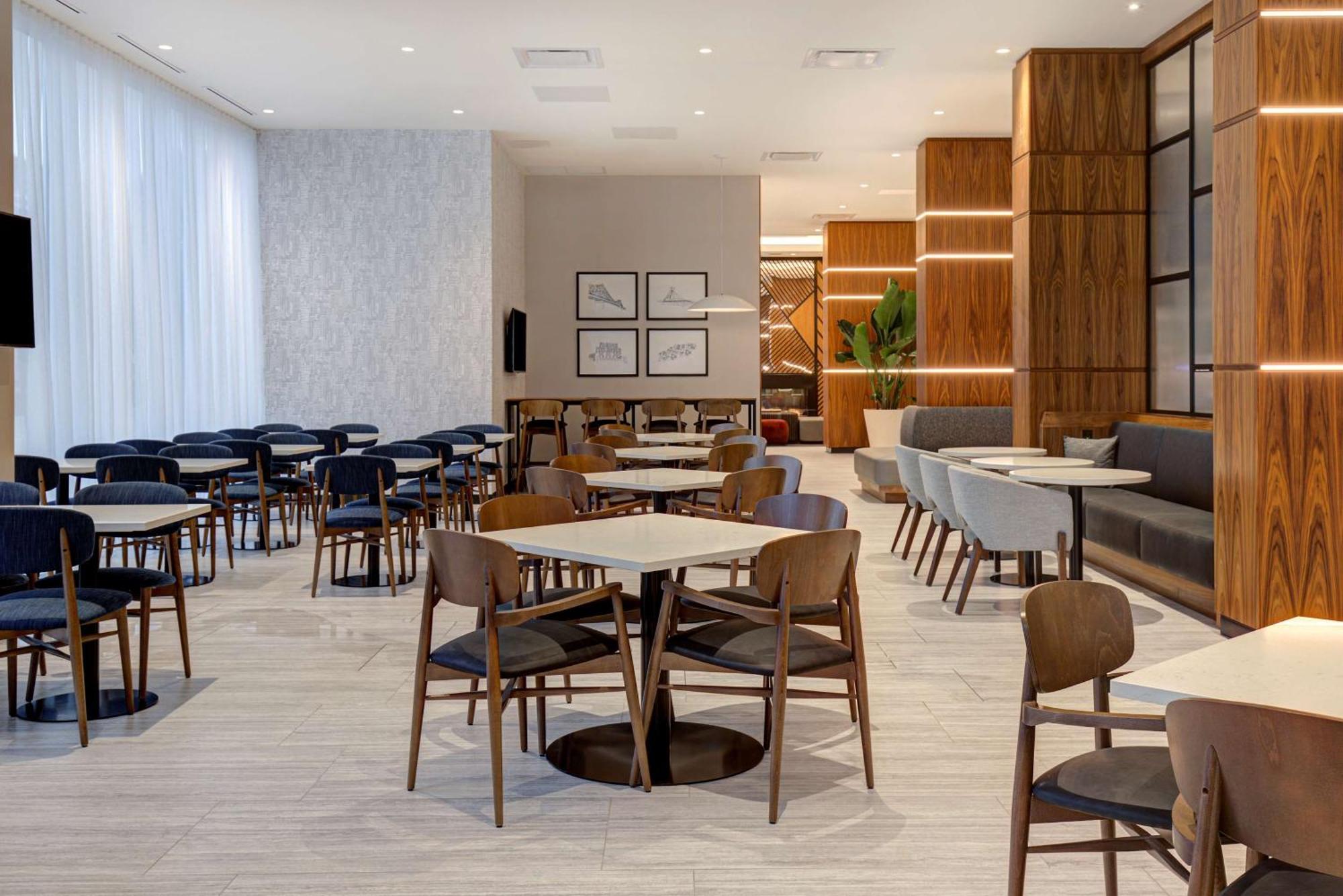 Hampton Inn Montreal Downtown, Qc Esterno foto